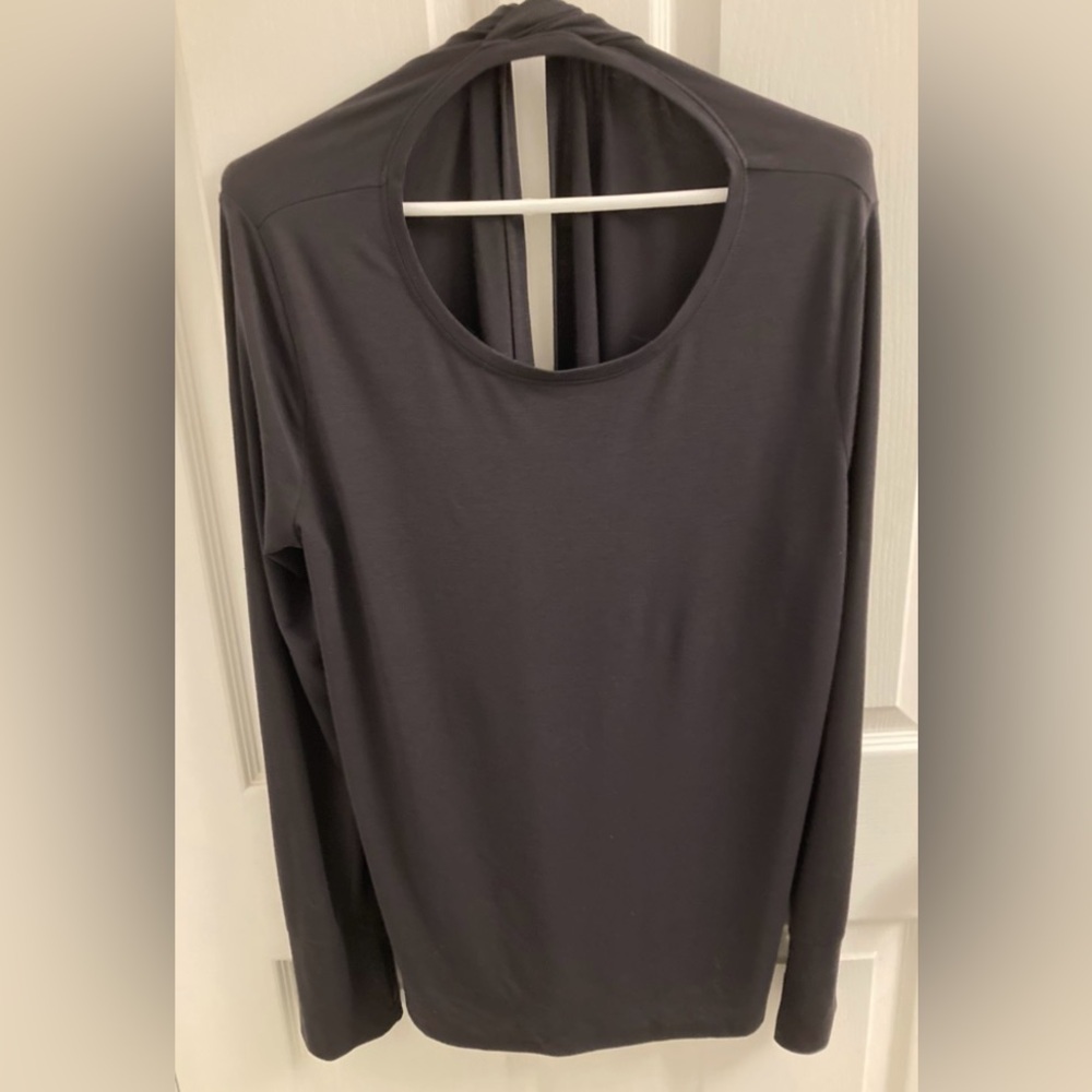 SOFT Gap fit breathe long sleeve, open back workout top with thumbholes, black